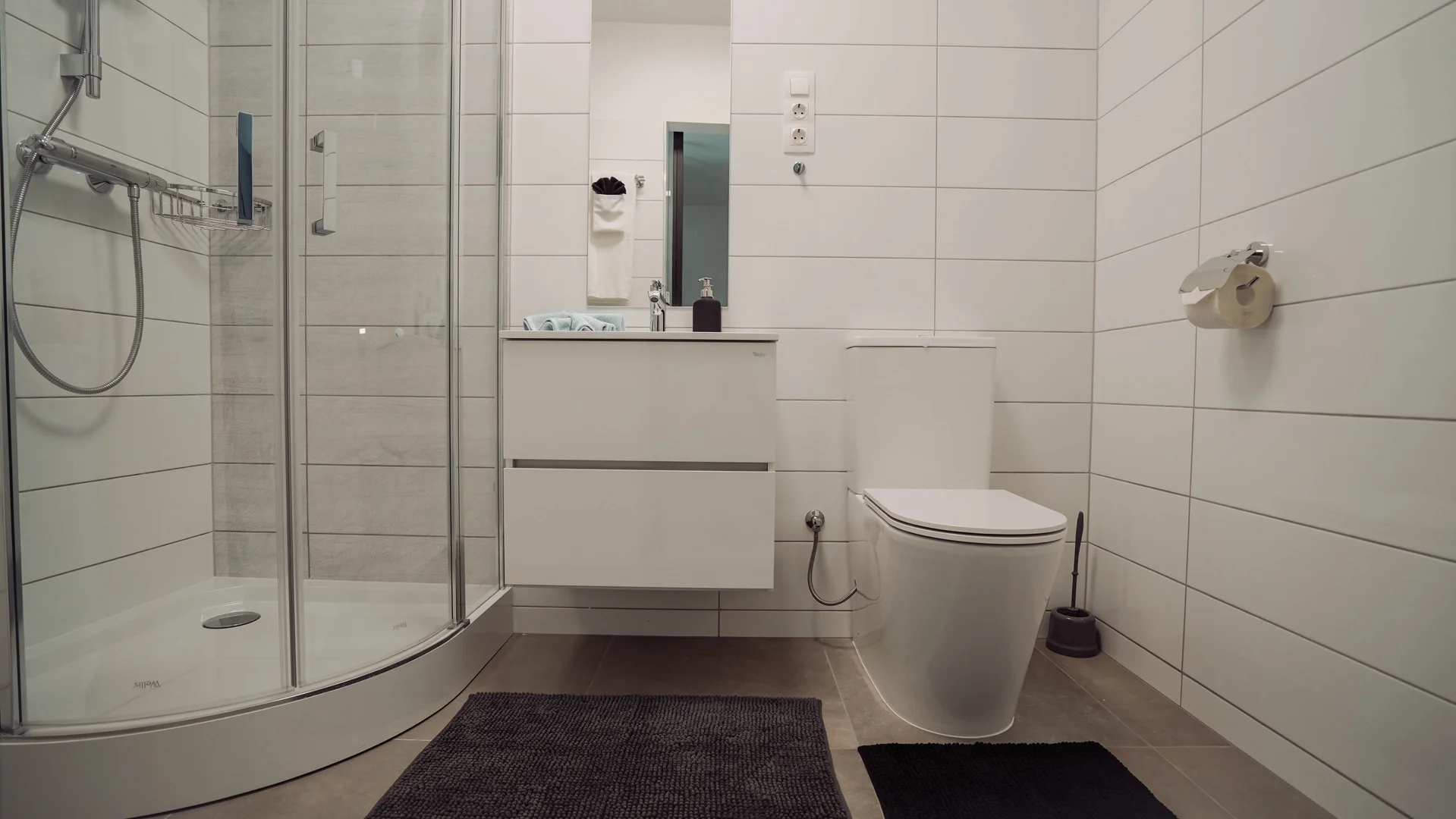 2+1 fős apartman – fürdőszoba zuhanyzóval és WC-vel